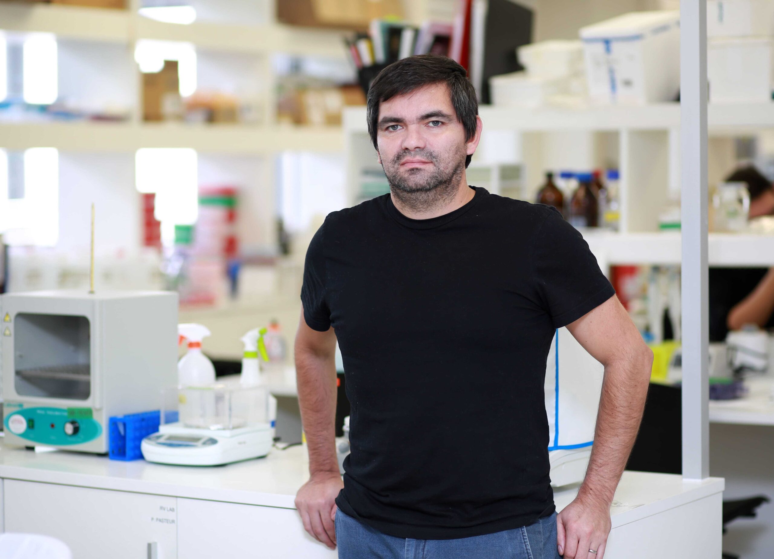 Científicos chilenos crean y patentan nueva e innovadora terapia para mortal enfermedad neurodegenerativa