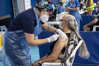 Vacunación vs. contagios: ¿cómo evaluar el proceso chileno?